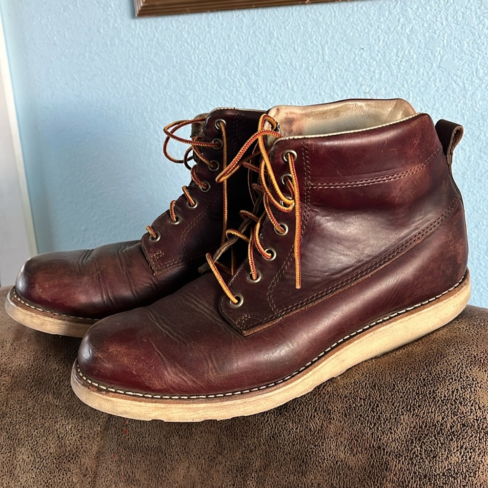 UGG Men’s leather boots size 9